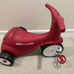 Radio Flyer Scoot 2 Pedal, 2-in-1 Ride-on and Tricycle, Kids Beginner Bike