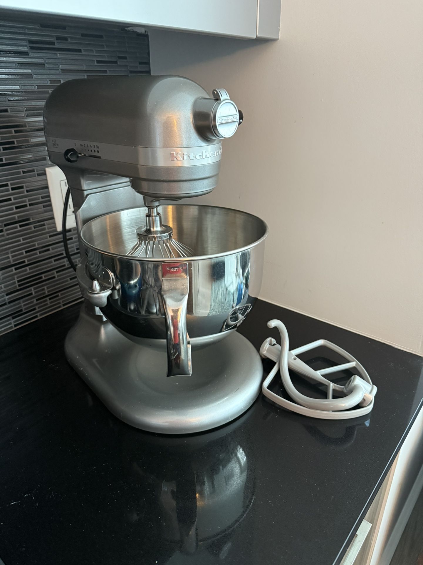 KitchenAid Professional Series 6 Quart Stand Mixer - Bowl Lift