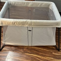 Baby Bjorn Travel Crib Light