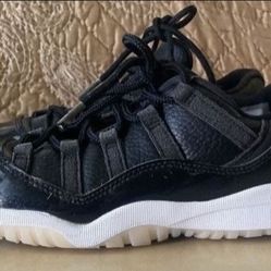 AIR JORDAN 11 RETRO LOW 72-10 SHOES