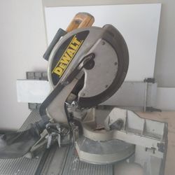 DeWalt 12 In Chop Saw 