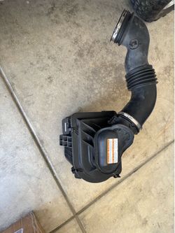 F250 6.7 L air cleaner assembly