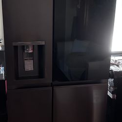 Brand NEW LG Black Stainless Steel Fridge 