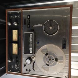 Akia Vintage Reel To Reel  Tape player. Excellent condition works perfect