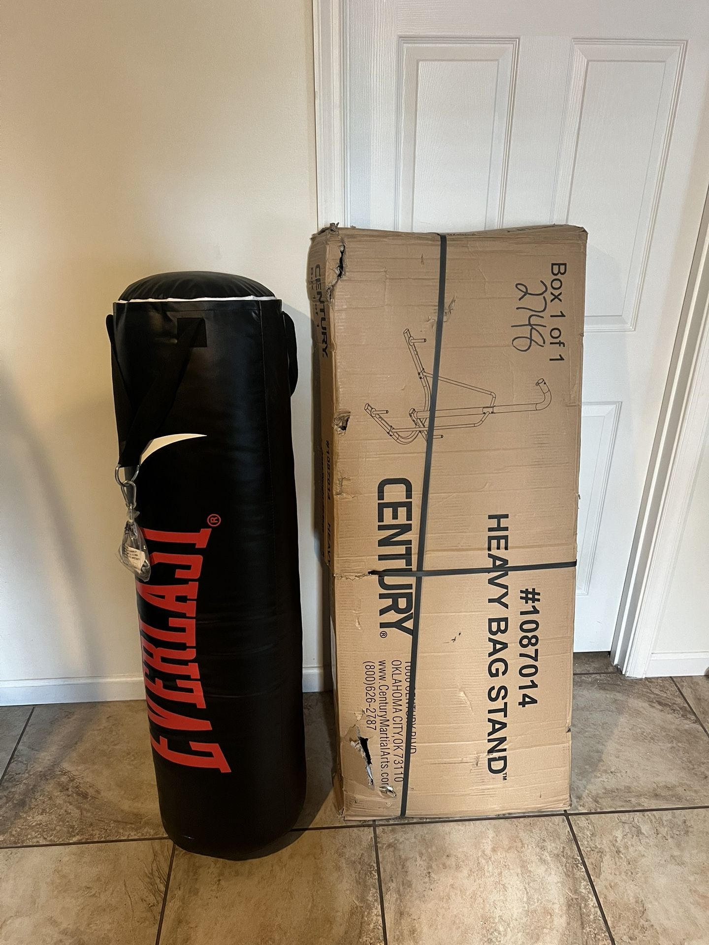 120lbs Everlast Punching Bag And Stand