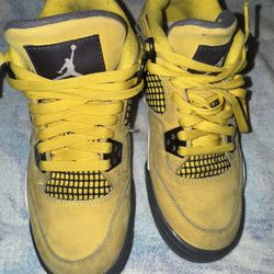 Jordan 4 Retro Lightning 