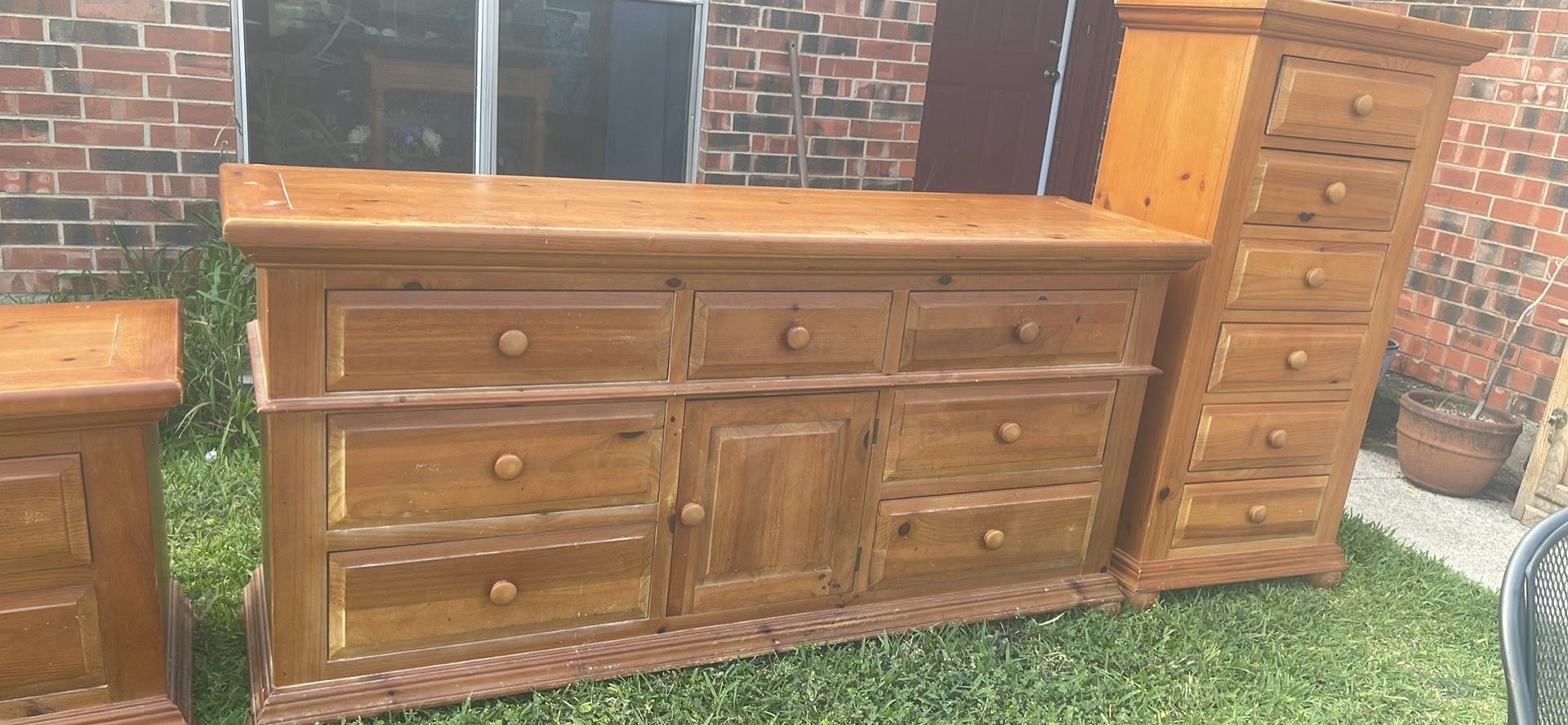 6 piece Broyhill bedroom set
