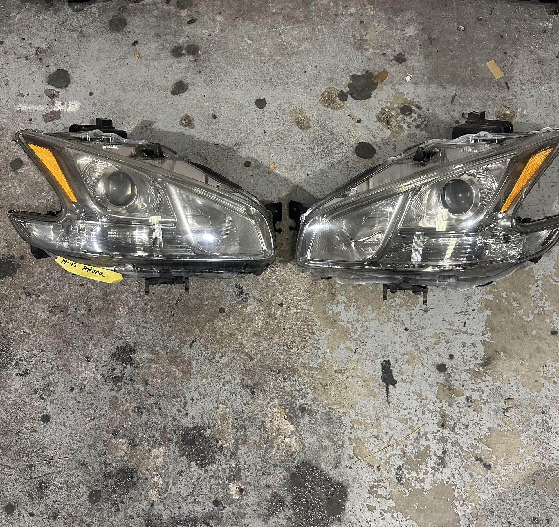 09-15 Nissan Maxima OEM Headlights