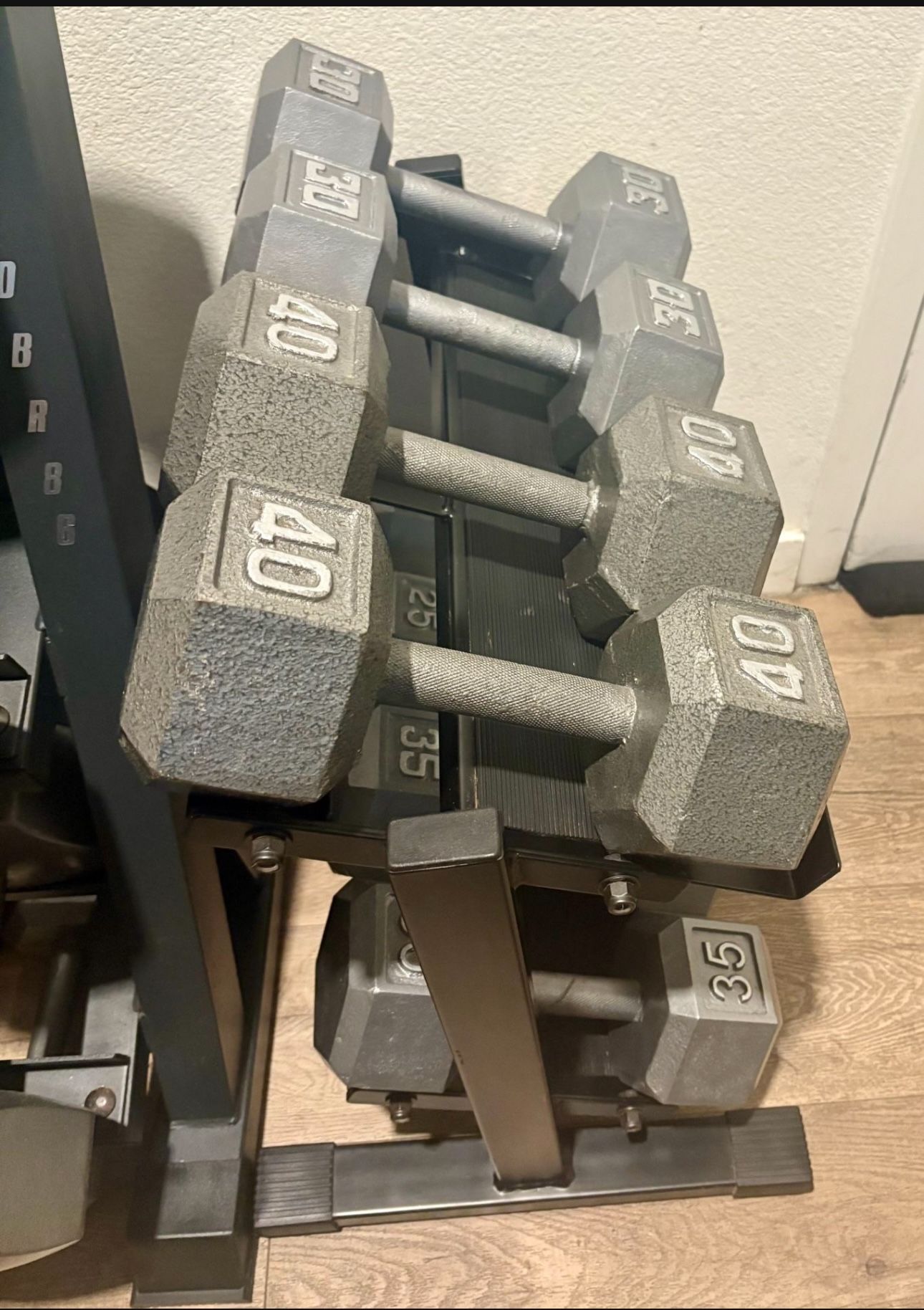 Set Of Heavy Hex Cast Iron Dumbbells  In NEW CONDITION Total: 260 lbs (NO  RACK)