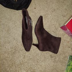 NIB Suede Ankle Brown BOOTS