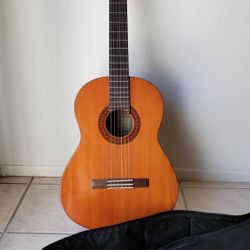 Yamaha Guitar C-40 With Case 
