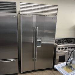SUBZERO STAINLESS STEEL REFRIGERATOR 42”