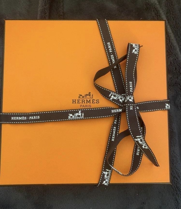 Hermes Belt Box / Ribbon/ Shopping Bag 