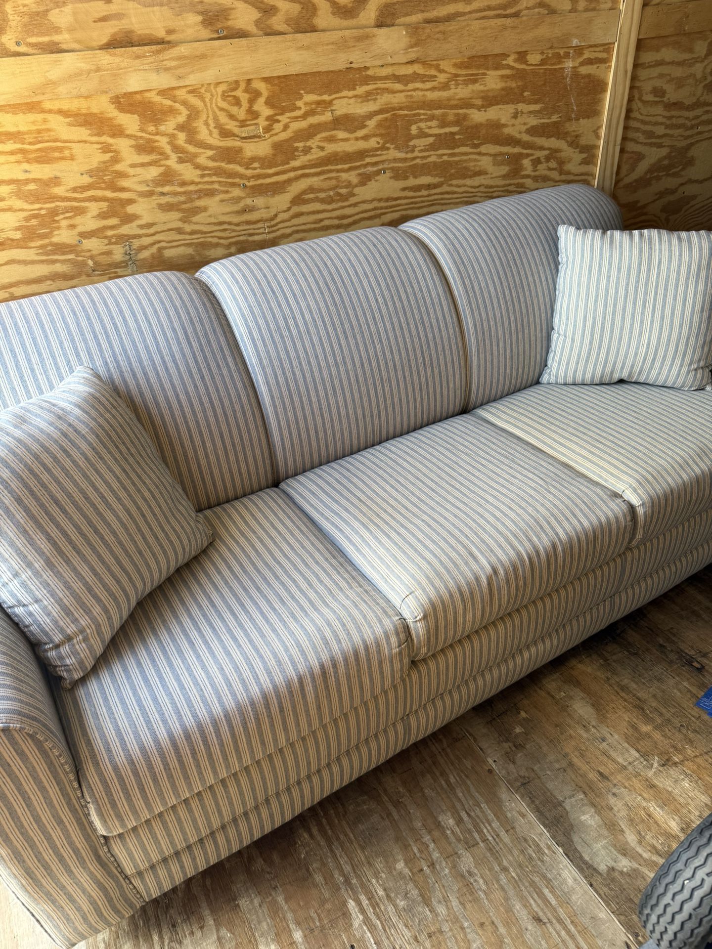 Queen Size Sleeper Sofa With 5 Inch Mattress