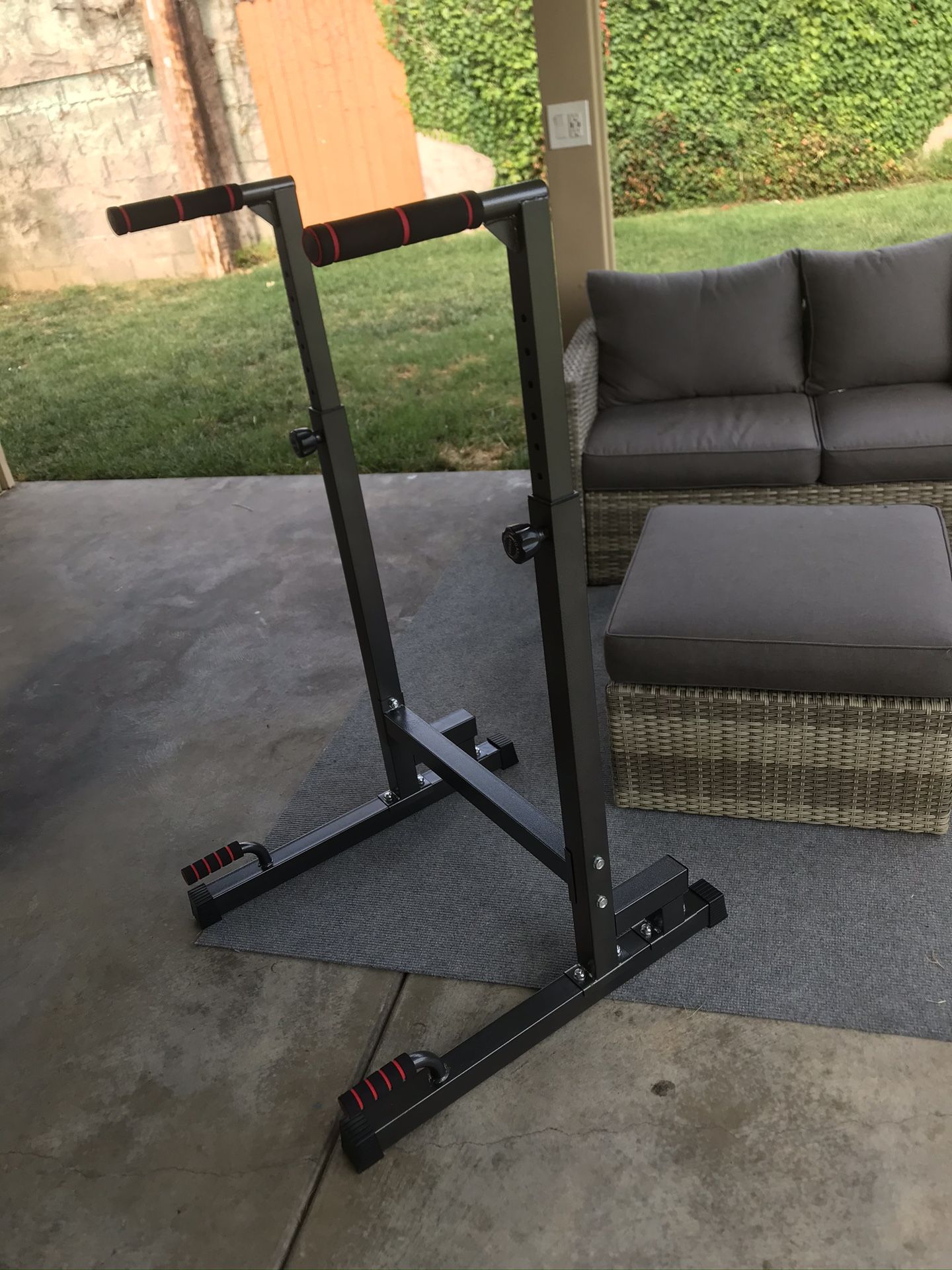 Dip bar, push ups, pull ups, leg raises. Dip station New, 500 pounds capacity. Comes in RED or Charcoal grey. Available for pick up and delivery avai