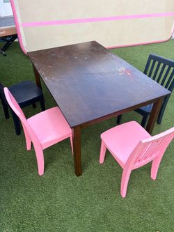 Pottery barn kids play table with 4 chairs