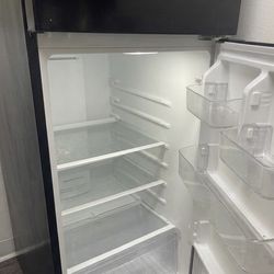 1-Year-Old Vissani Apartment Fridge