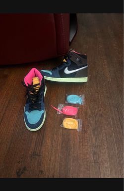 (Bundle!!) 65 inch Tv & Two pair of Nike Jordan’s for $259