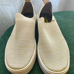 Reebok MemoryTech Slip-On Sneakers – Size 8, Light Beige w/ Gold Thread Detail

