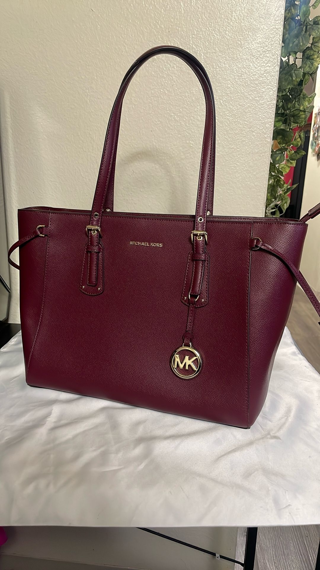Michael Kors Voyager Medium Crossgrain Leather Tote Bag