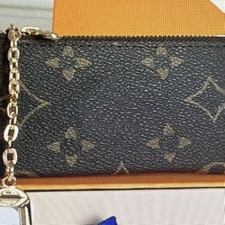 Woman’s LV Wallet 