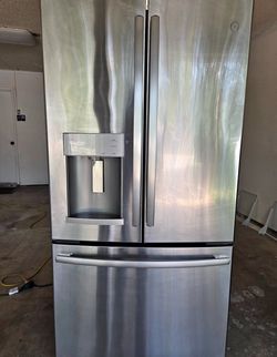 GE 27.8 Cu. Ft. Energy Star French-Door Refrigerator GFE28GSKSS