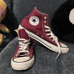 Maroon / burgundy Converse