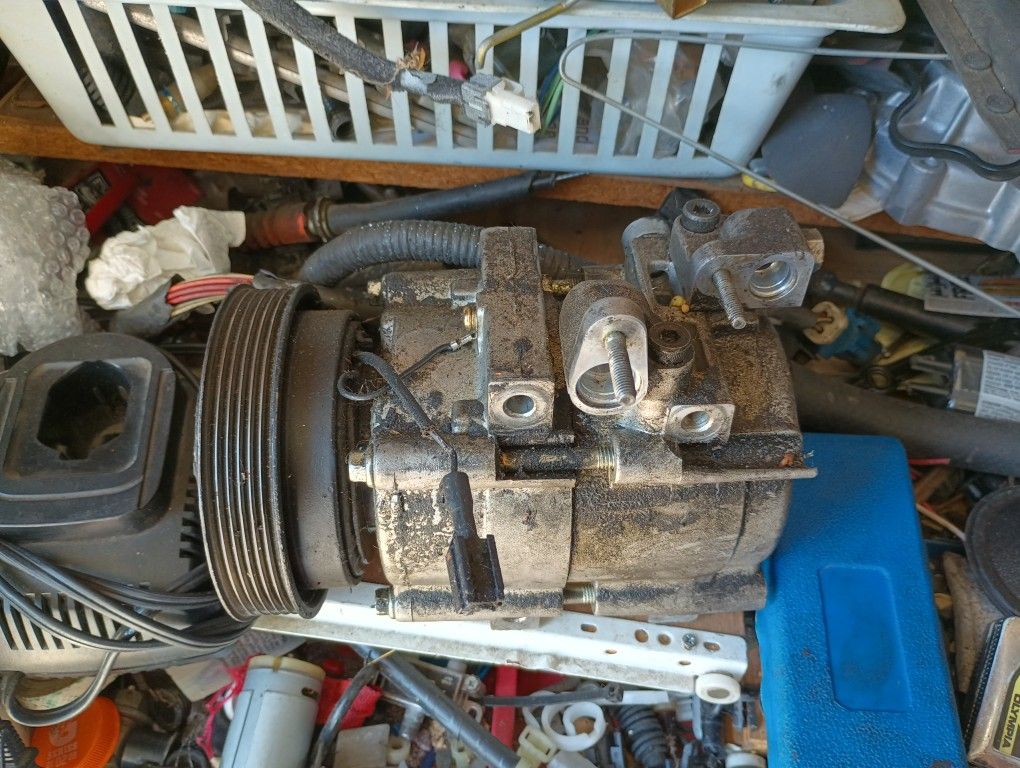 Used AC Compressor Hyundai Santa fe Tiburon 2001 2002- 2005 2006 2.7l