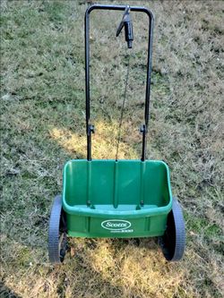 Drop spreader. Yard