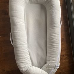 Baby Cocoon - Lounging Changing Station+ Two Covers 0-8 Months 