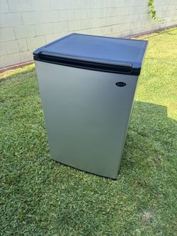 SANYO mini refrigerator features a stainless steel door and black body.33”x H.21”x W.21”x D.. great condition $130