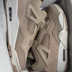 Air Jordan 4 Retro / Size Women 11 Men 9.5 / 160$