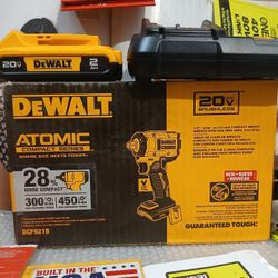 NEW DEWALT 20V BRUSHLESS ATOMIC 1/2 IMPACT WRENCH KIT 