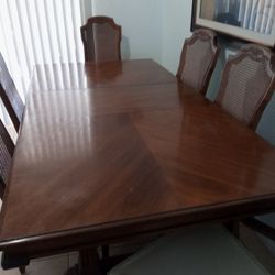 Comedor Y Chinero.   Ybancos Para Barra