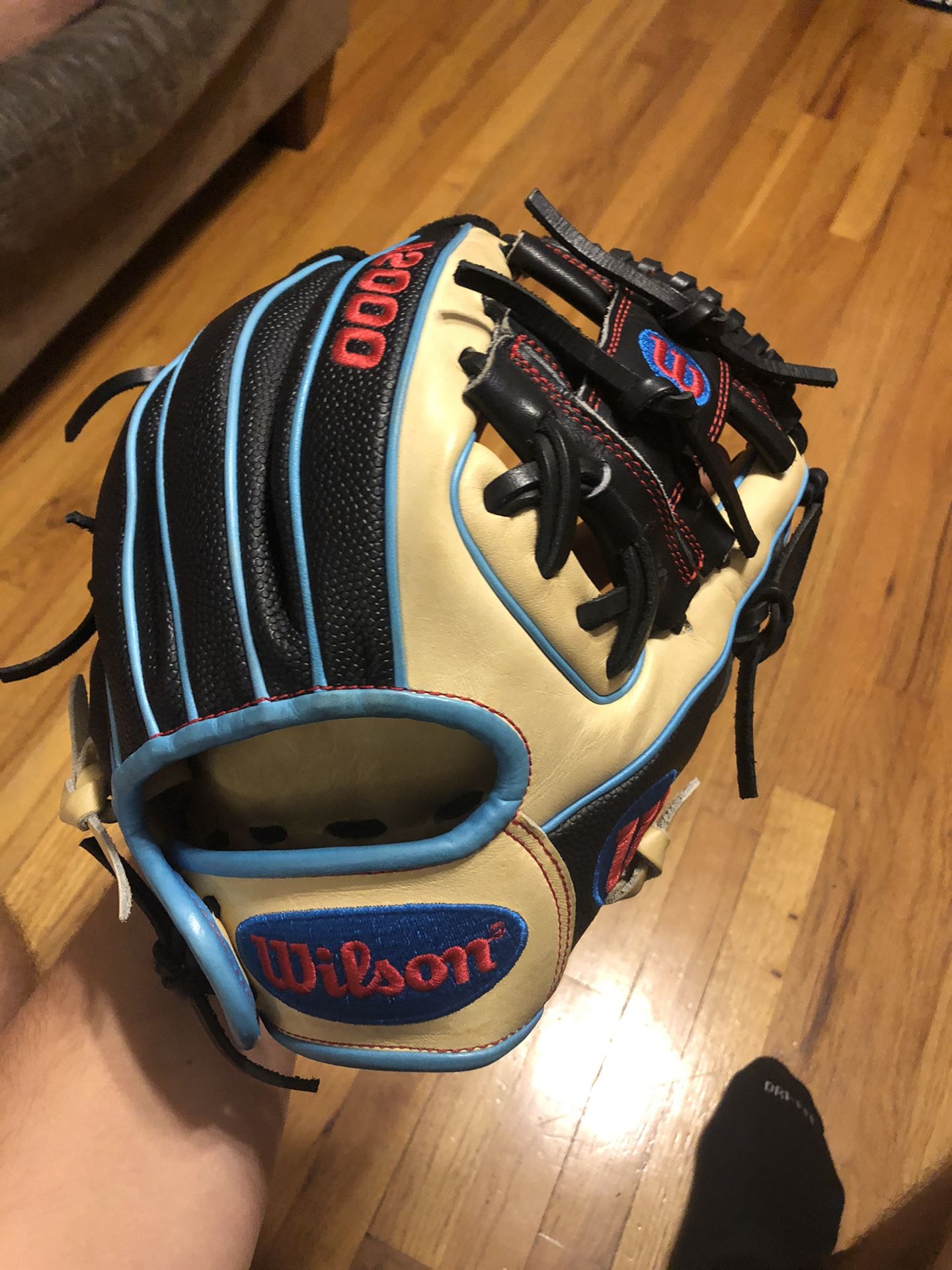 Baseball Glove A2000 11.5 In