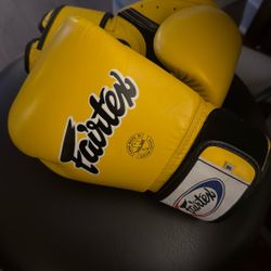 Fairtex boxing gloves Size 14
