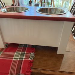 Elevated Pet Feeding Station 