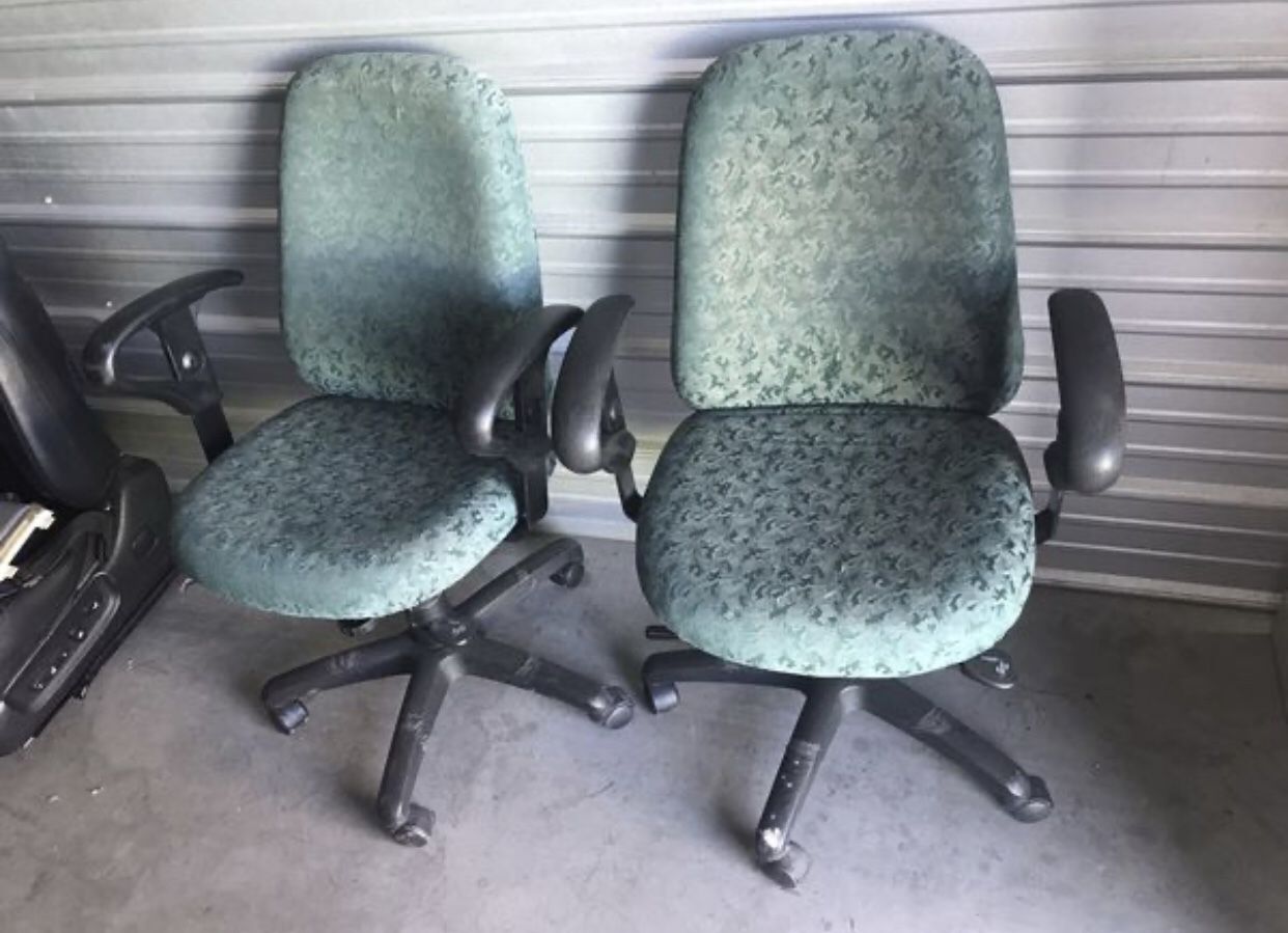 1 office chair left only 1