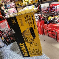 Dewalt 20v CORDLESS 1/2 GALLON Wet/dry VACUUM $139