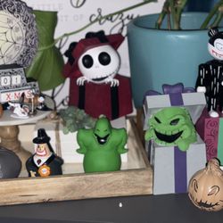 Nightmare Before Christmas Items and 7ft tree