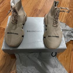 Balenciaga Speed 2.0 Woman’s Tan. Size 4W