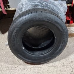 (2)  225/70r15 Hankook tires 