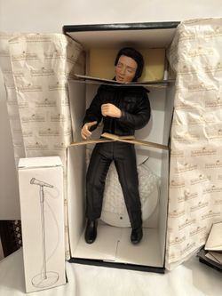 Elvis Presley Statue