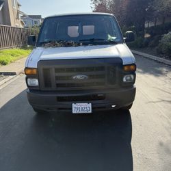 2010 Ford E-250