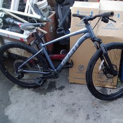 Giant TALON 27.5 Bike 