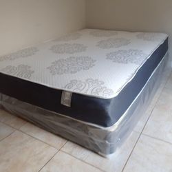 NEW QUEEN-SIZE MATTRESS AND BOX SPRING 🆕️