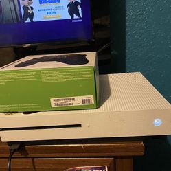  XBOX ONE S 1TB WITH 2 CARBON BLACK CONTROLLERS 