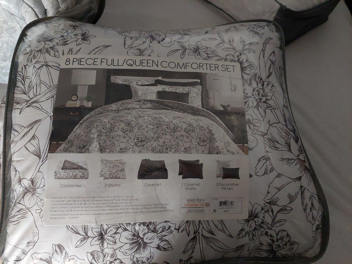 MACY'S 8 Pieces FULL/QUEEN Comforter Set