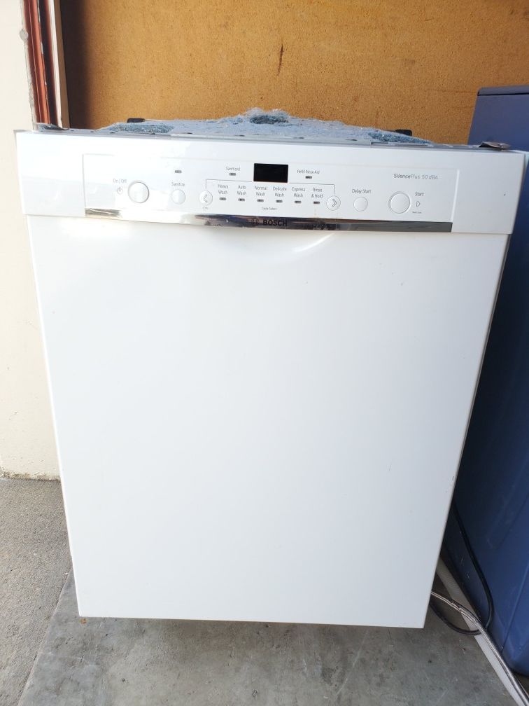 White Bosch like new diswasher good working conditions