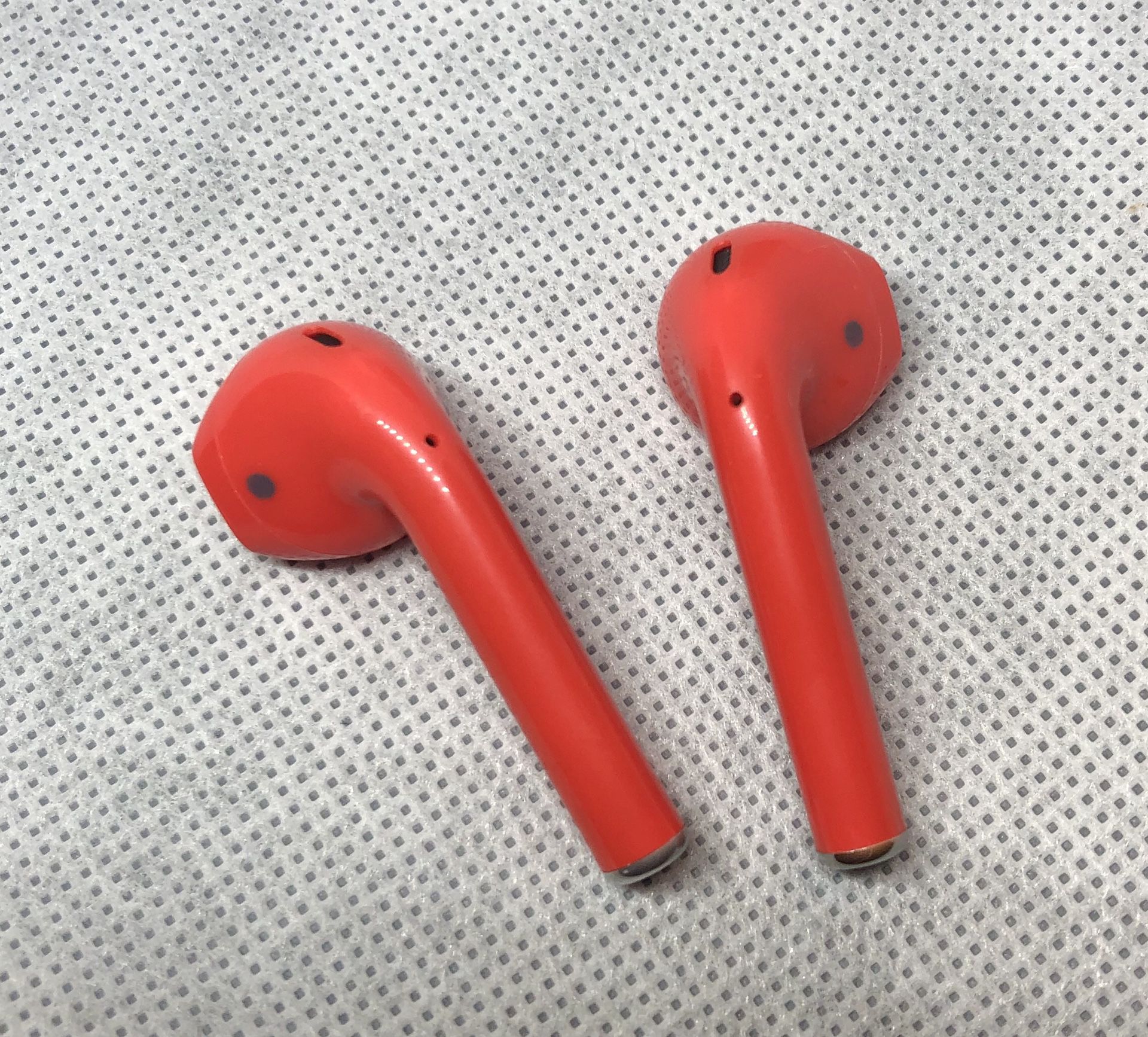 Red Bluetooth headphones (delivery available)